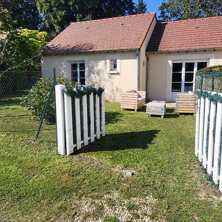 Maison De Plein Pied Avec Jardin Privatif Centre Ville Milly-la-Foret Exterior foto