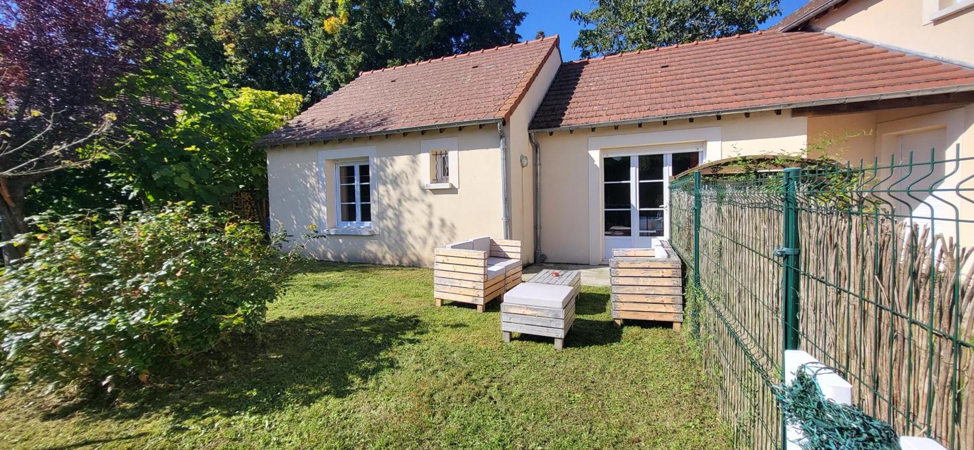 Maison De Plein Pied Avec Jardin Privatif Centre Ville Milly-la-Foret Exterior foto