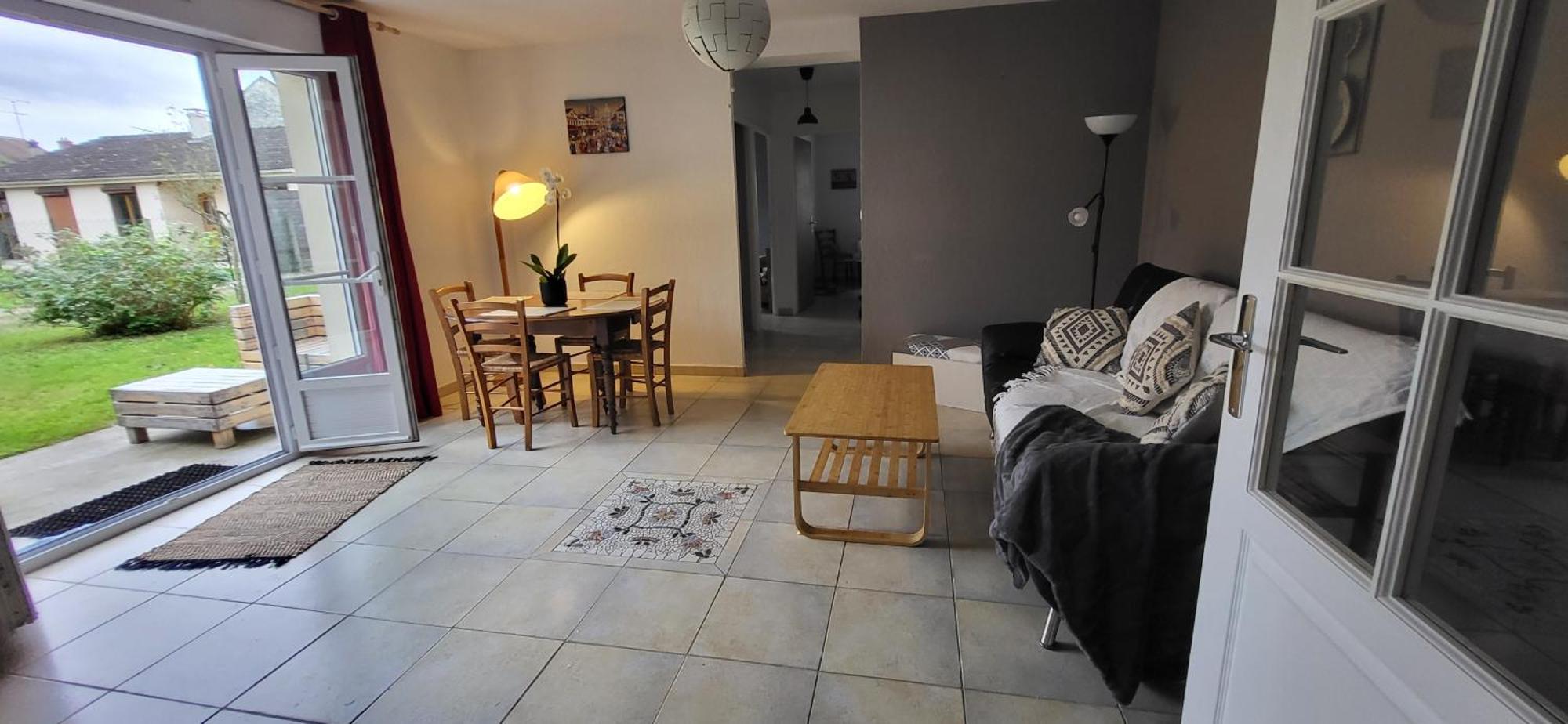 Maison De Plein Pied Avec Jardin Privatif Centre Ville Milly-la-Foret Exterior foto